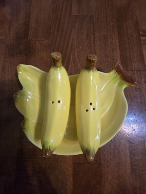 Yellow Ceramic Banana Salt & Pepper Shaker Set with Coordinating Banana Dish